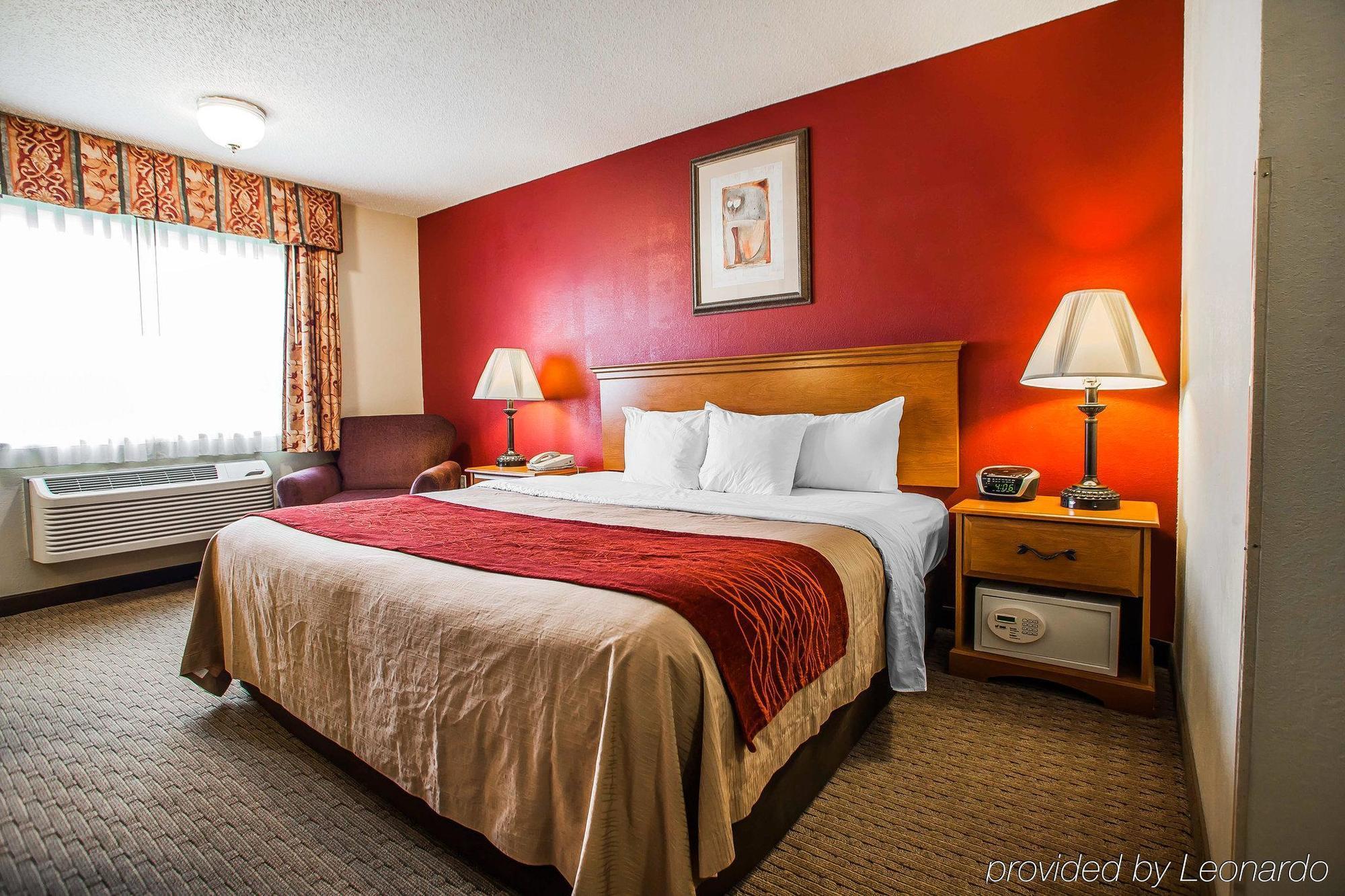 Baymont By Wyndham Fort Dodge Exterior photo